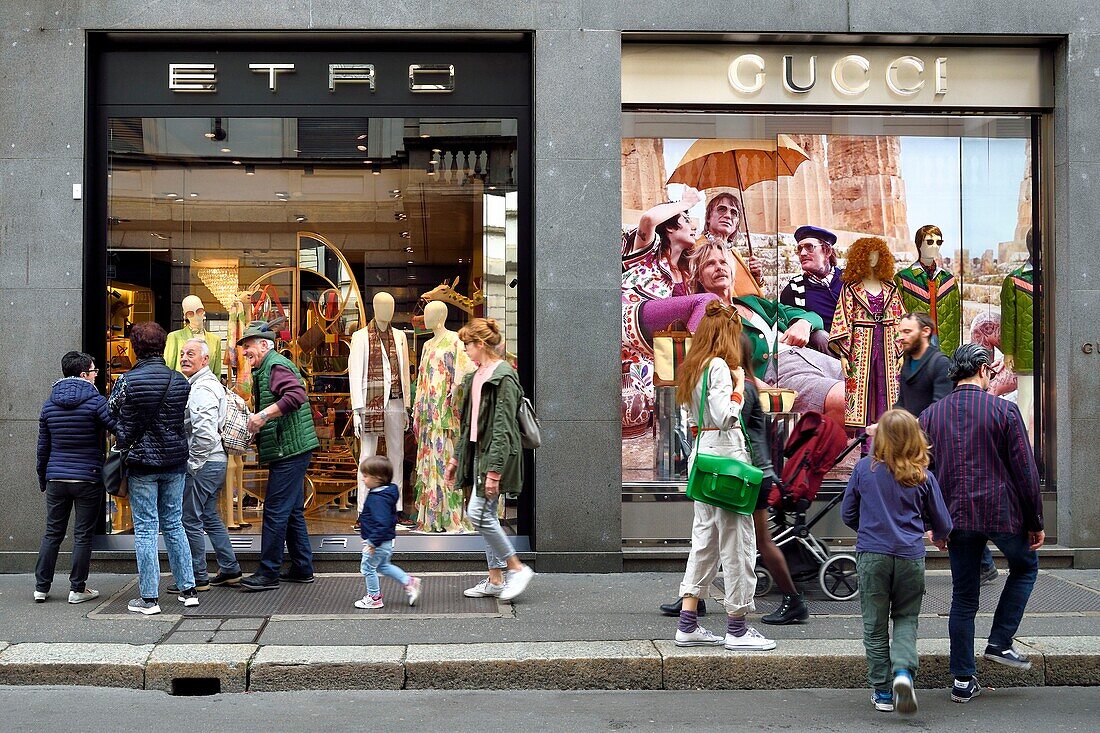 Italy, Lombardy, Milan, Fashion Quadrilateral (Quadrilatero della moda), luxury boutique Gucci via Monte Napoleone