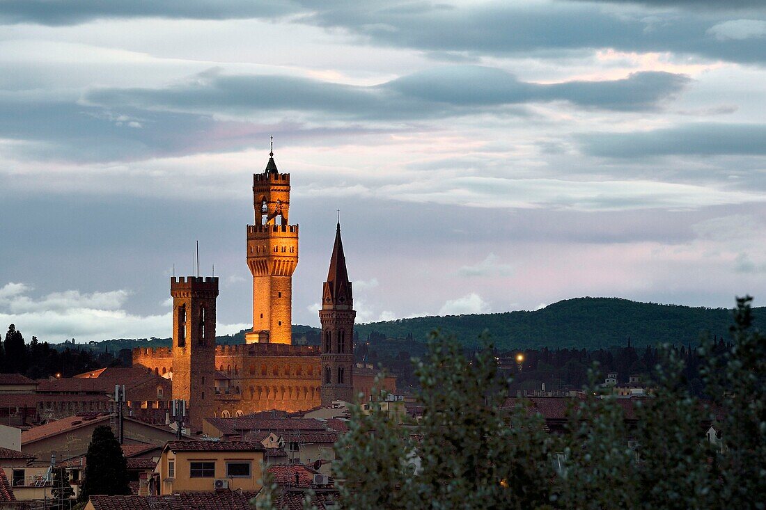 Italien, Toskana, Florenz, von der UNESCO zum Weltkulturerbe erklärt, der Palazzo Vecchio in der Abenddämmerung