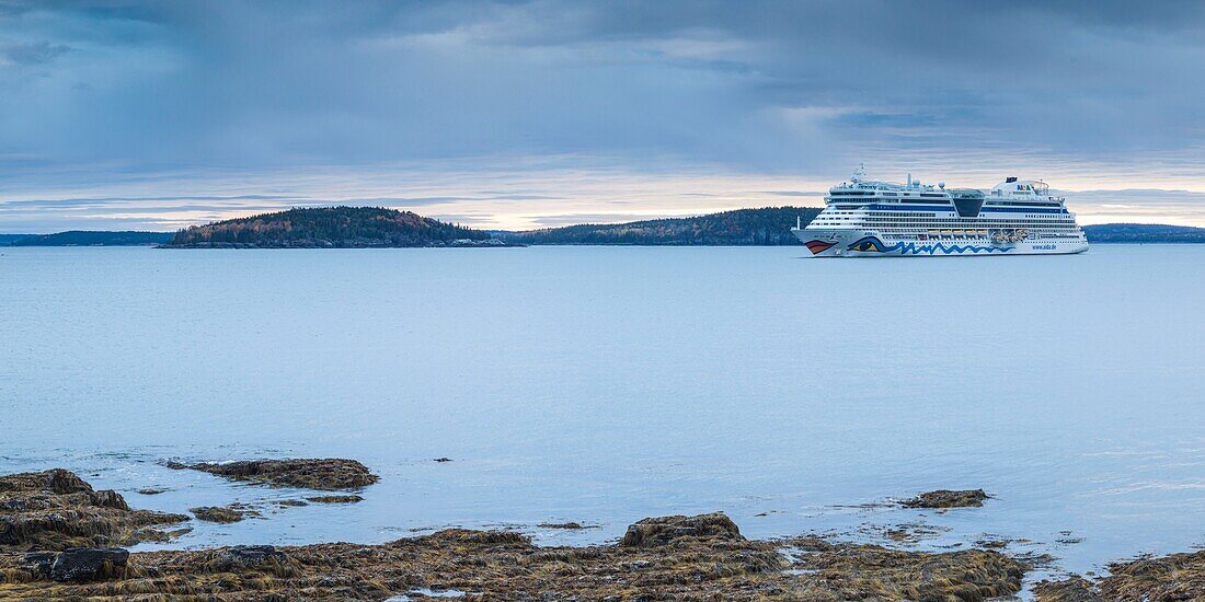 United States, Maine, Mt. Desert Island, Bar Harbor, cruiseship on Frenchman Bay, autumn