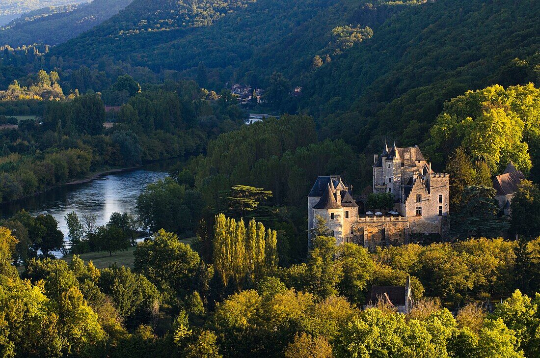 Frankreich, Dordogne, Castelnaud la Chapelle, Schloss von Fayrac, 16. Jahrhundert, entlang des Flusses Dordogne (Luftaufnahme)