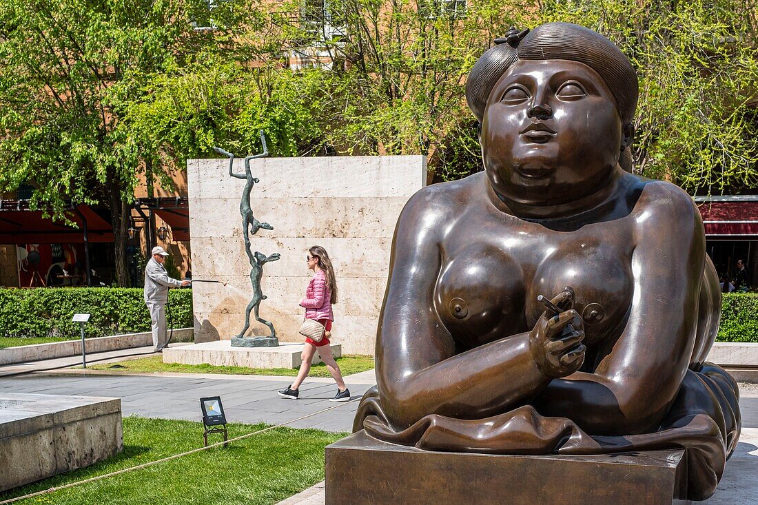 Armenia, Yerevan, Alexander Tamanyan Park, sculptures garden at the foot of the Cascade, huge staircase of 572 steps offering a view over the city and Mount Ararat, sculpture by Fernando Botero