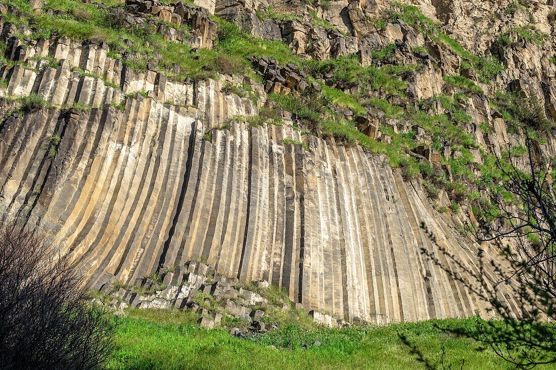 Armenien, Region Kotayk, Garni, Basaltsäulenformationen entlang des Azat-Flusstals, genannt Symphonie der Steine