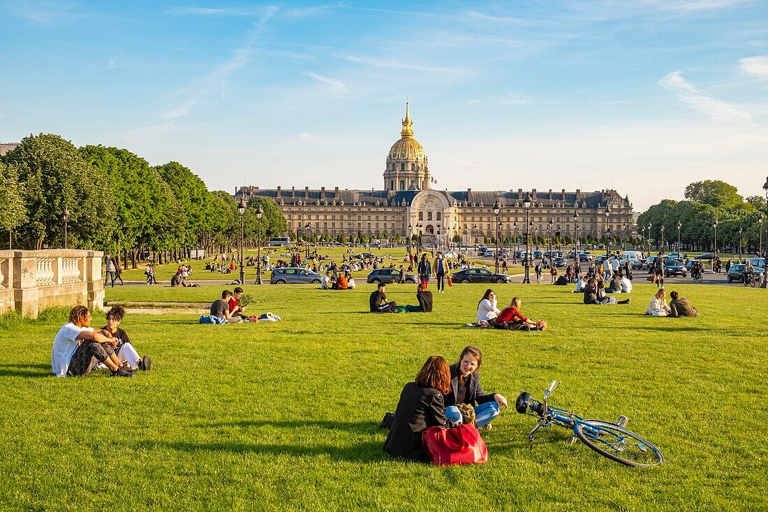 France, Paris, the Esplanade des Invalides