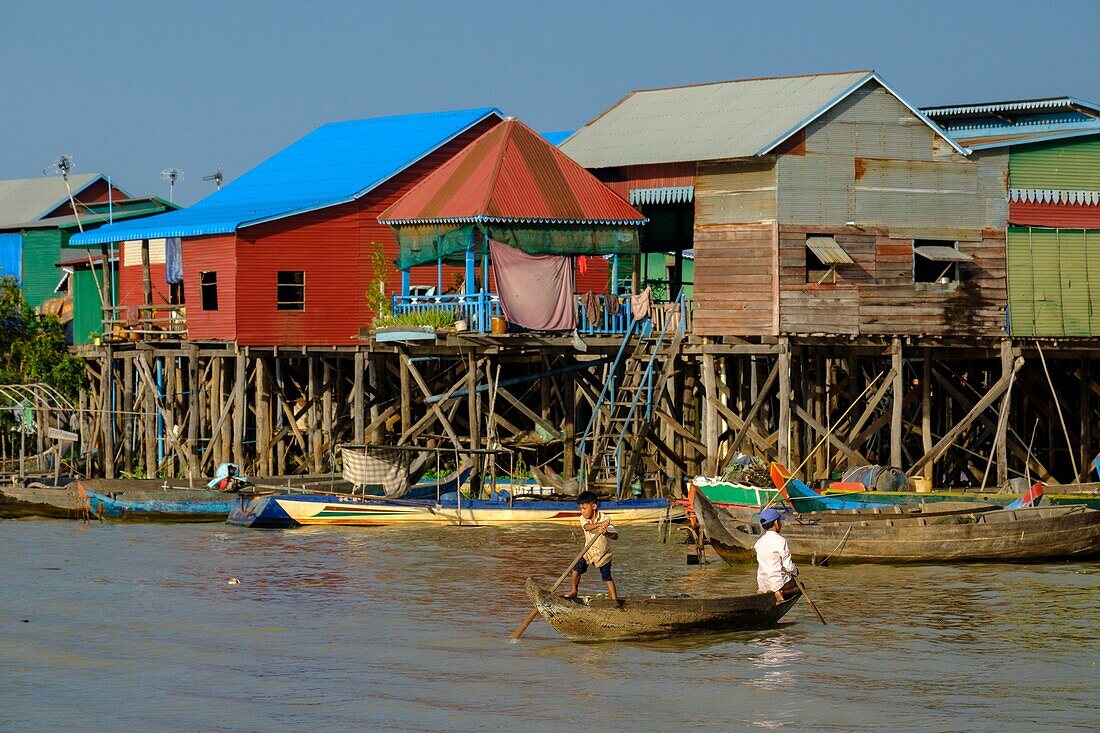 Cambodia, Kompong Kleang or Kampong Kleang, stilt houses village along the Tonle Sap lake