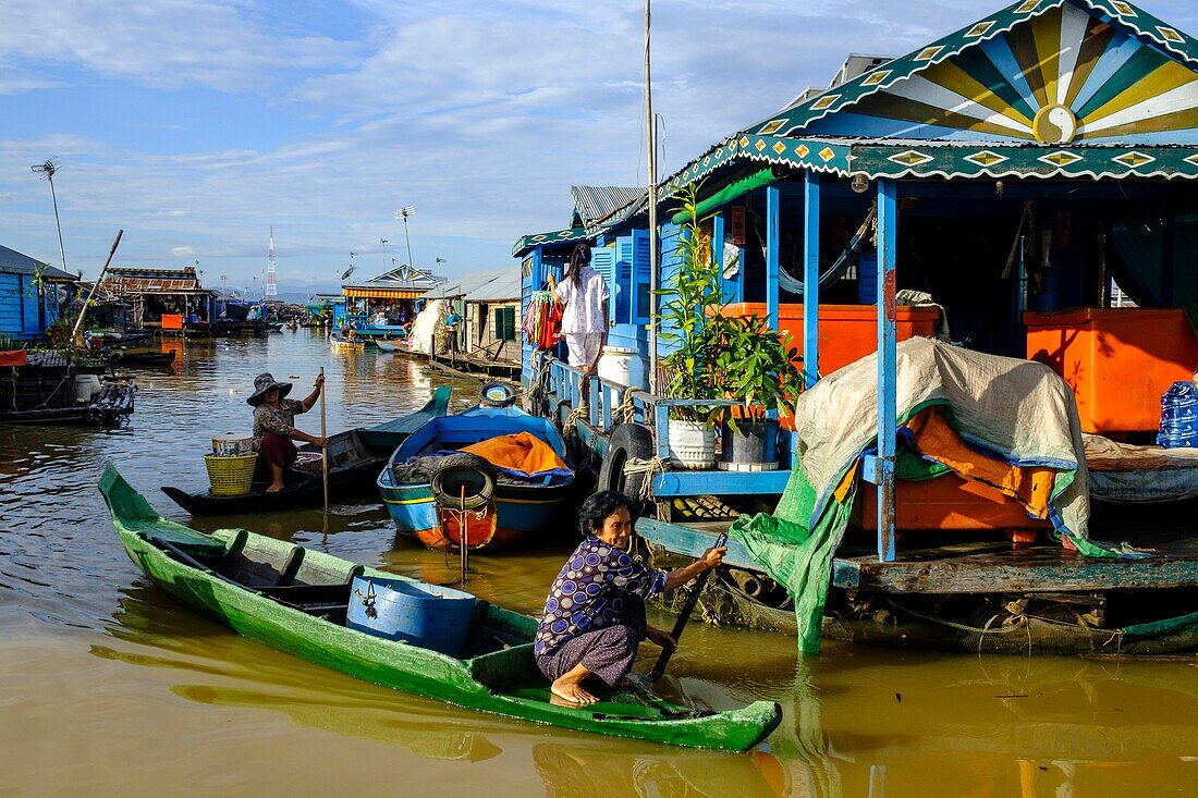 Kambodscha, Provinz Kampong Cham, Kampong Cham oder Kompong Cham, schwimmendes Dorf mit einer khmer- und viehdynamischen Gemeinschaft