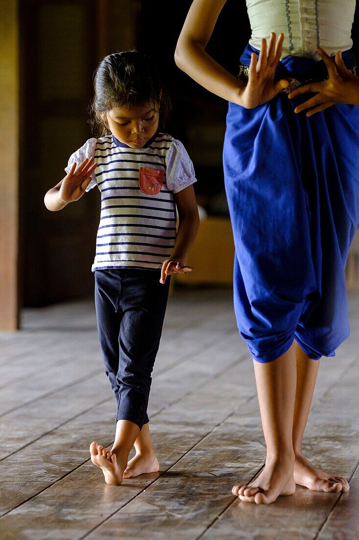 Kambodscha, Phnom Penh, klassischer Khmer-Tanz, steht auf der Liste des immateriellen Kulturerbes der UNESCO, NGO-Schule Apsara Art Asociation, Tänzerinnen