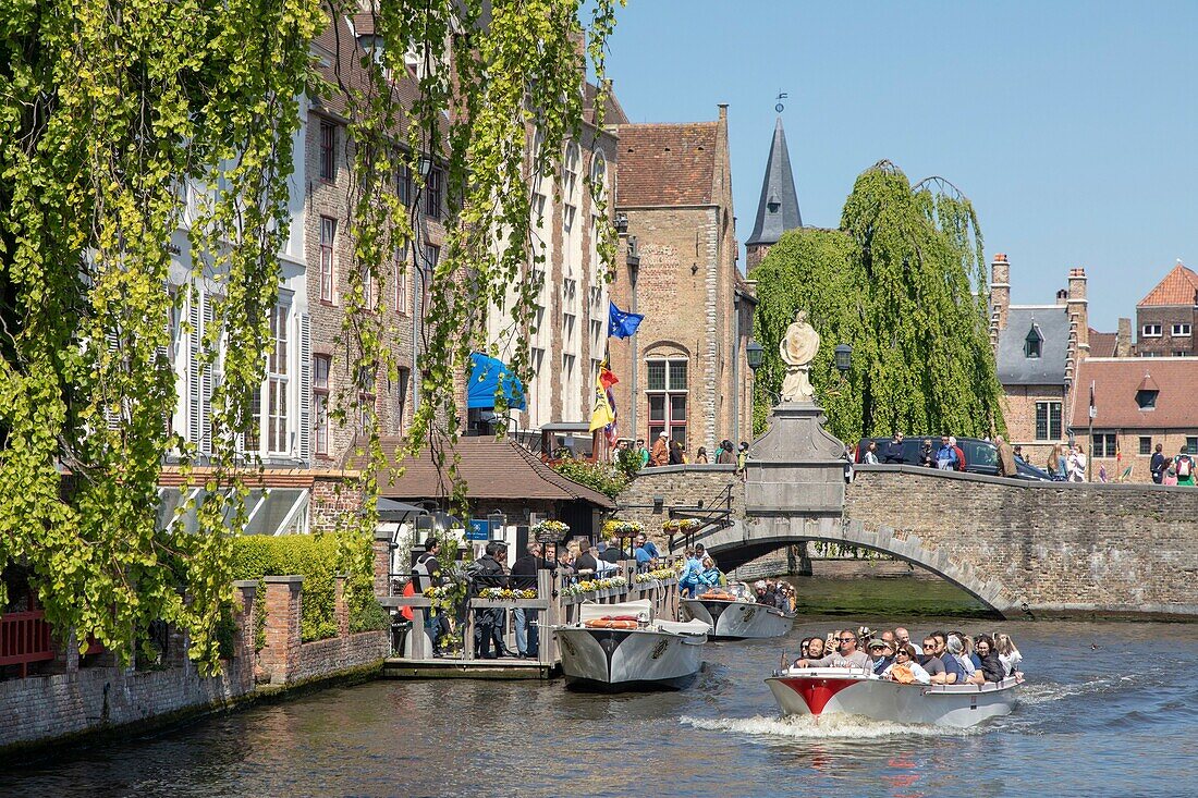 Belgien, Westflandern, Brügge, historisches Zentrum, das von der UNESCO zum Weltkulturerbe erklärt wurde, St. Jean Nepomucene Brücke, Wollestraat