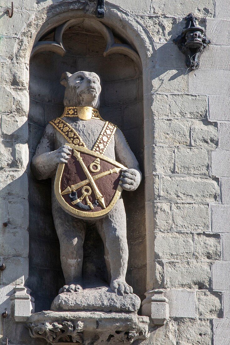 Belgien, Westflandern, Brügge, historisches Zentrum, das von der UNESCO zum Weltkulturerbe erklärt wurde, Brügger Bär in einer Nische in der Bürgerloge