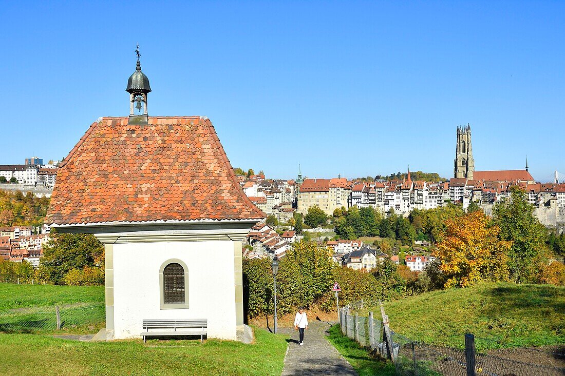 Schweiz, Kanton Freiburg, Freiburg, Sankt-Jost-Kapelle und Sankt-Nikolaus-Kathedrale