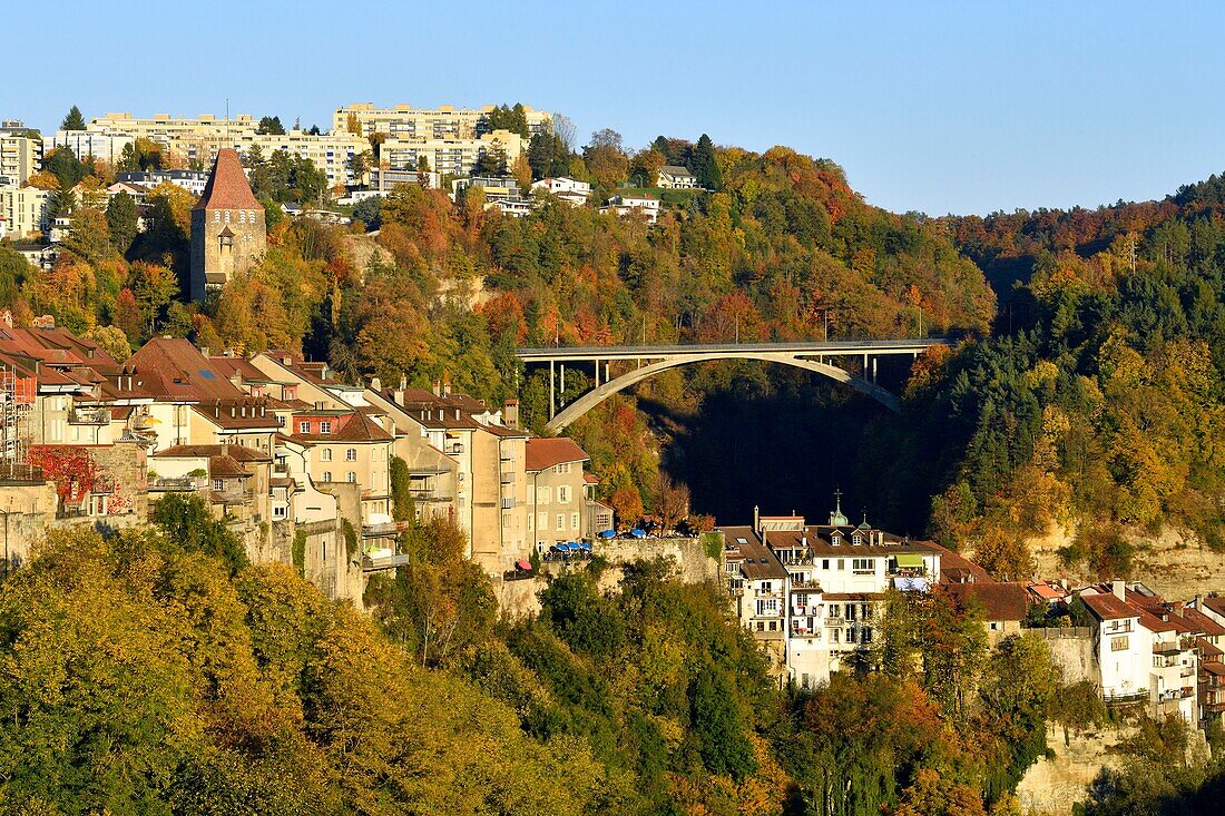 Schweiz, Kanton Freiburg, Freiburg, Unterstadt, Festungsanlagen und Gotteronbrücke