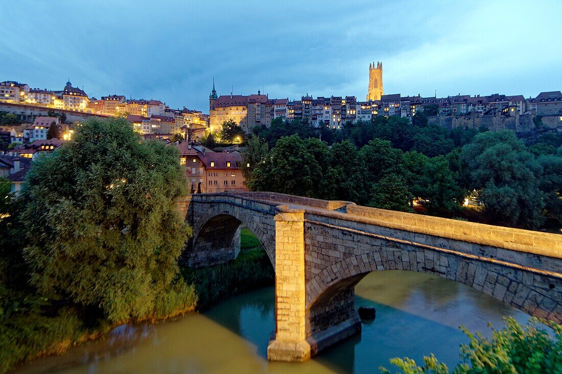 Switzerland, Canton of Fribourg, Fribourg, Lower Town, Sarine River (Saane River) banks, St John bridge and San Nicolas Cathedral