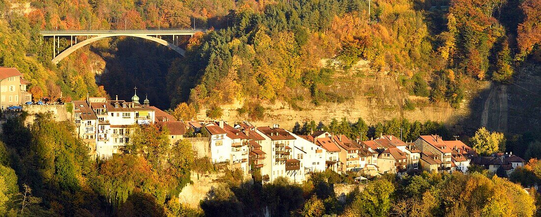 Switzerland, Canton of Fribourg, Fribourg, Lower Town and Gotteron bridge