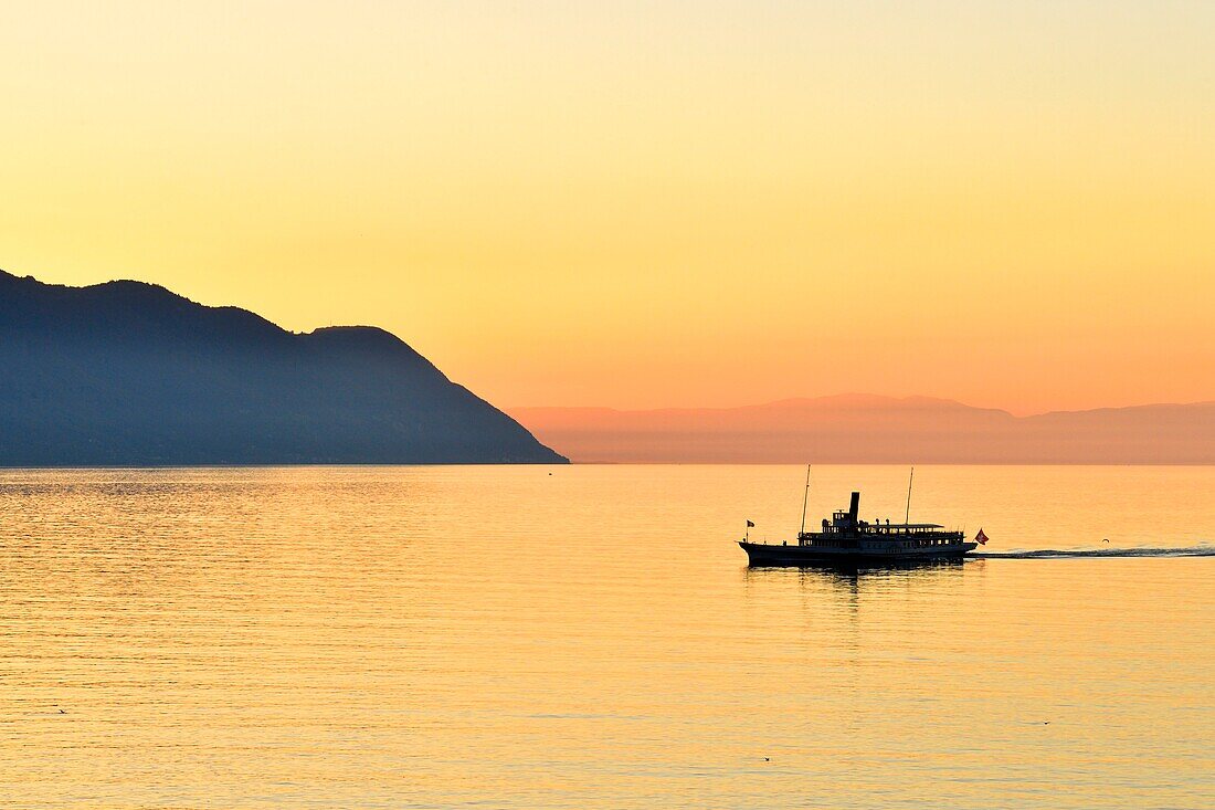 Schweiz, Kanton Waadt, Genfersee, Montreux, Vergnügungsschiff auf dem Leman-See