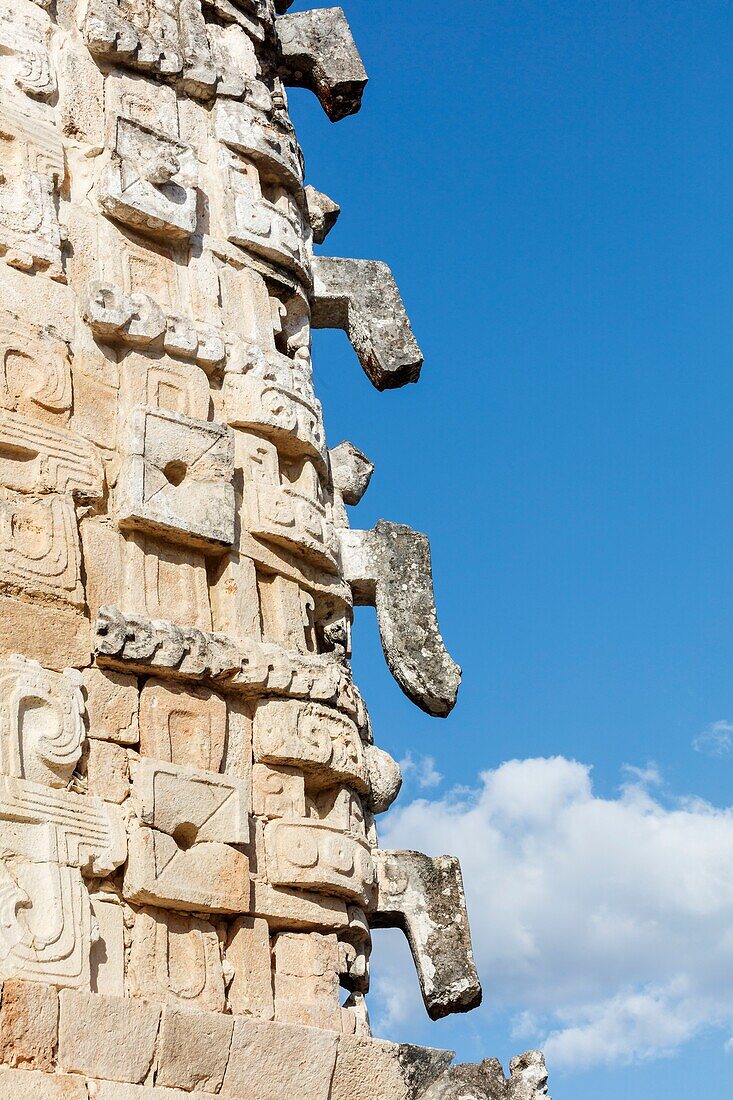 Mexiko, Bundesstaat Yucatan, Uxmal, von der UNESCO zum Weltkulturerbe erklärt, das Nonnenkloster, Darstellung des Regengottes Chaac