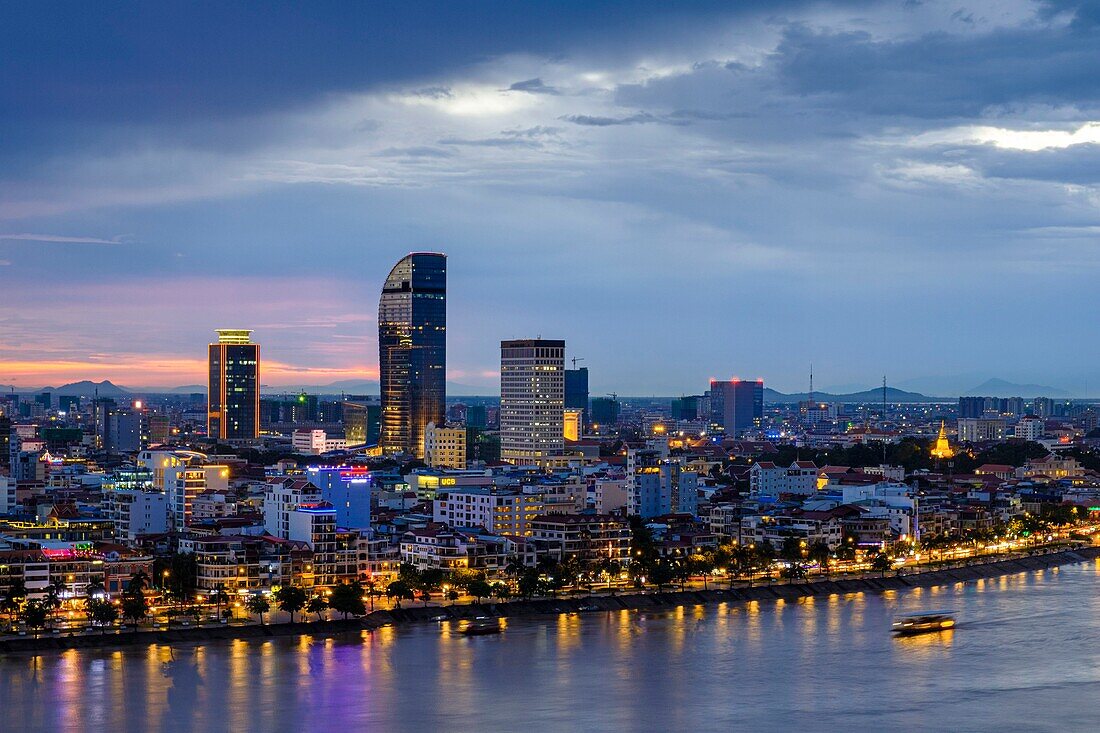 Cambodia, Phnom Penh, Sisowath riverline, Bassac river and walk about in front of Royal Palace