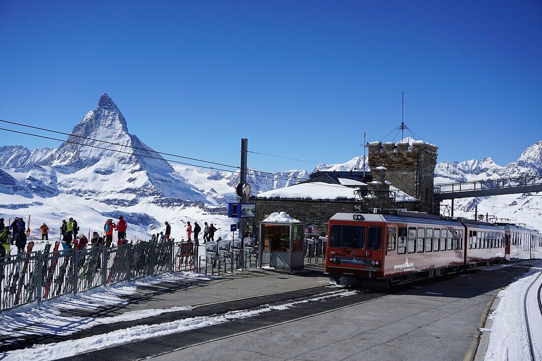 Schweiz, Kanton Wallis, Wintersportstation von Zermatt, Matterhorn (Cervin) und Eckgratbahn