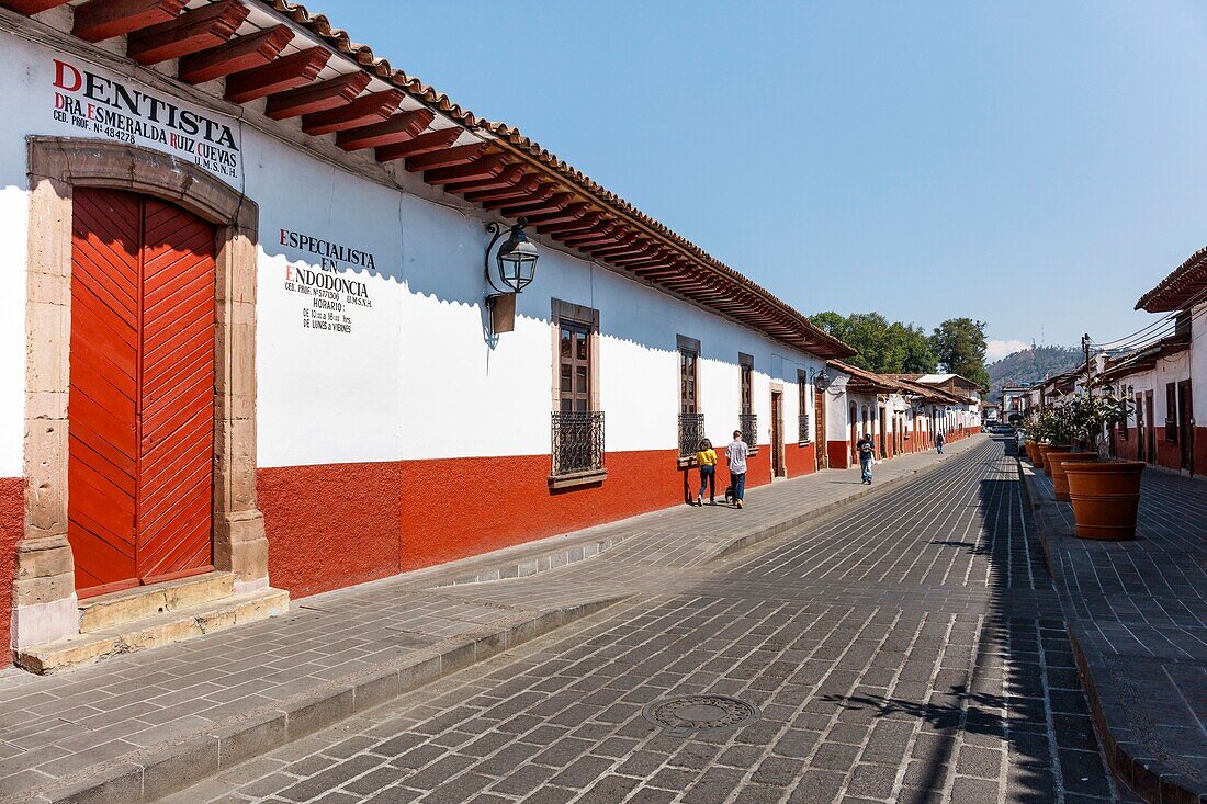 Mexico, Michoacan state, Patzcuaro, street with colonial houses