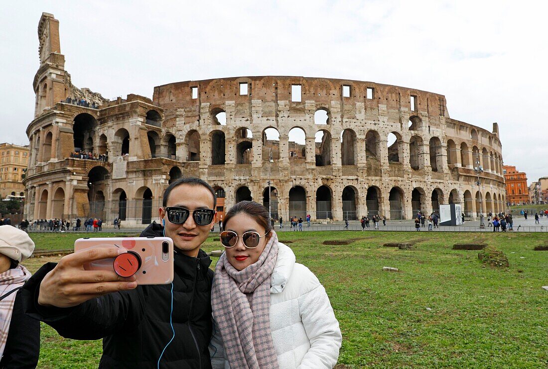 Italy, Lazio, Roma, colosseo, chinese tourists