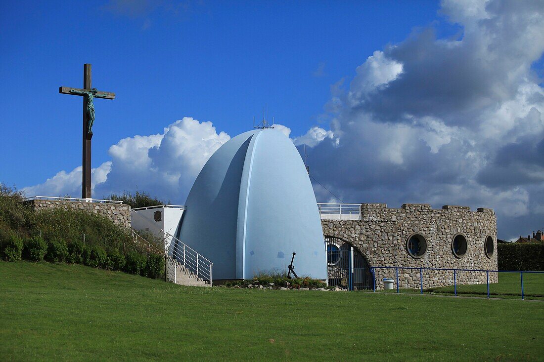 Frankreich, Pas de Calais, Boulogne sur Mer, der Kalvarienberg der Seeleute, den man über die Straße der Baraque de l'Empereur erreicht. Seine Architektur erinnert an den Rumpf eines Schiffes.