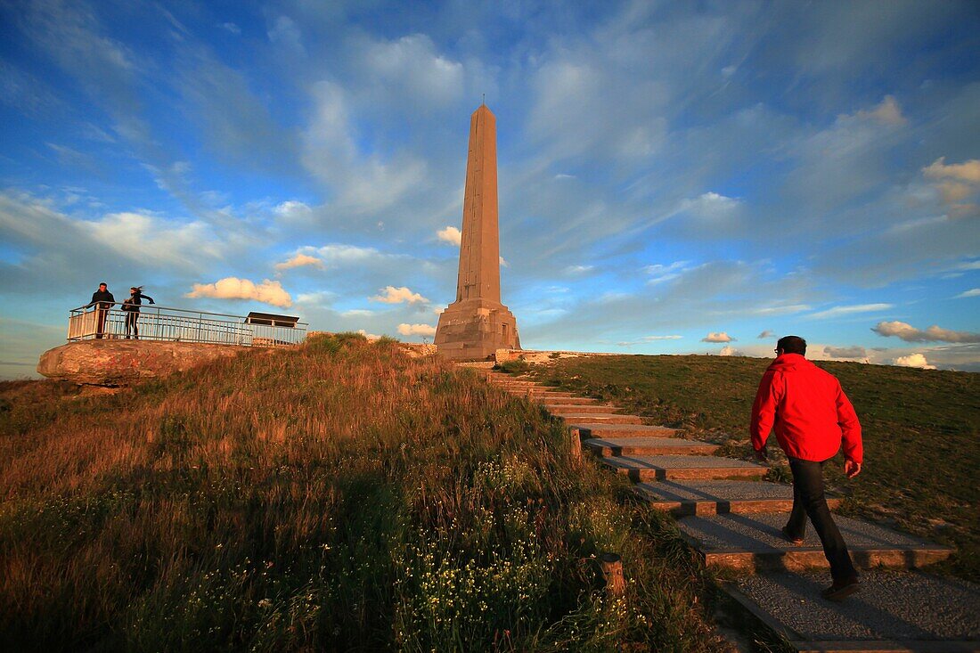 France, Pas de Calais, Escalles, Walk on the trails of Cape Blanc Nez, label Great sites of France, at the top we find the monument shaped obelisk, named the Dover Patrol