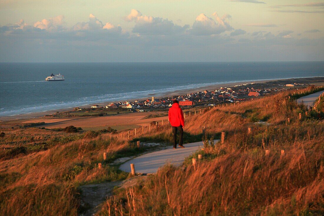 France, Pas de Calais, Escalles, Walk on the trails of Cape Blanc Nez, label Great sites of France