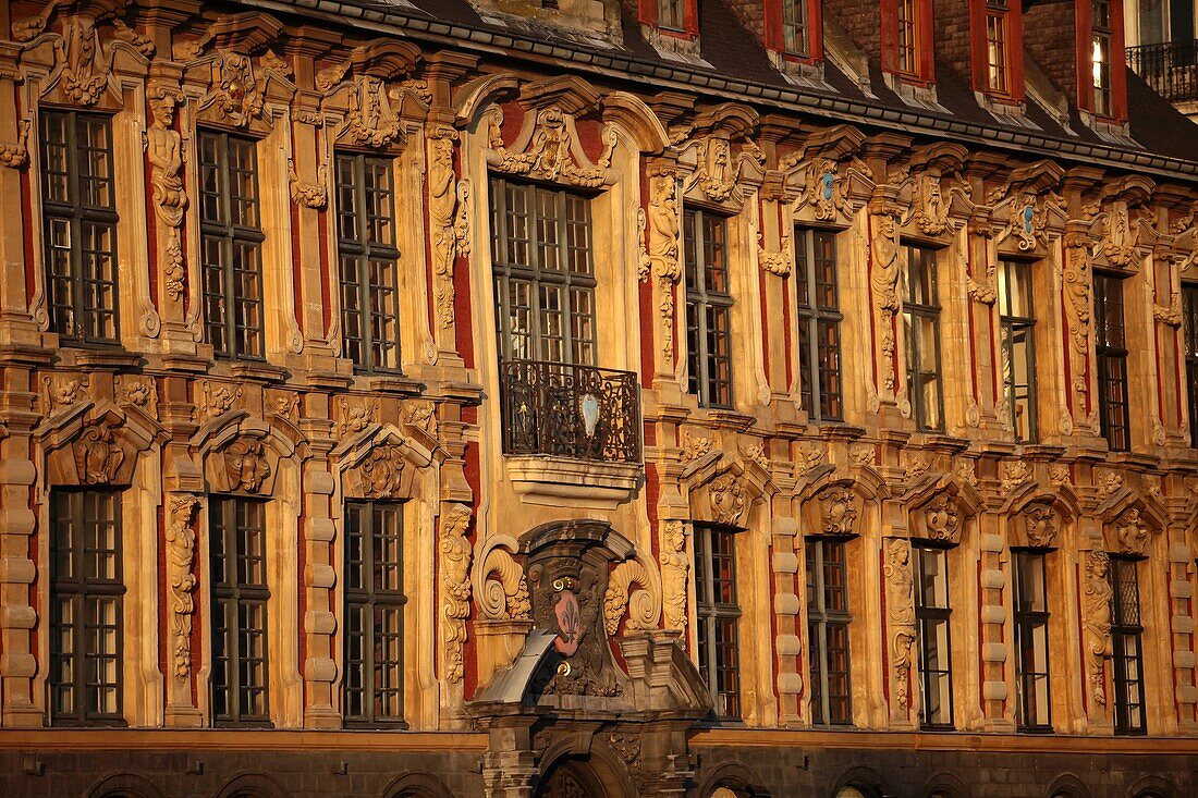 Frankreich, Nord, Lille, Die Fassade der Alten Börse von Lille auf dem Grande Place de Lille