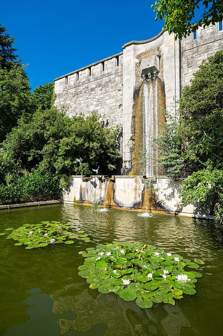 France, Paris, along the GR® Paris 2024 (or GR75), metropolitan long-distance hiking trail created in support of Paris bid for the 2024 Olympic Games, Maison Blanche district, Kellermann park