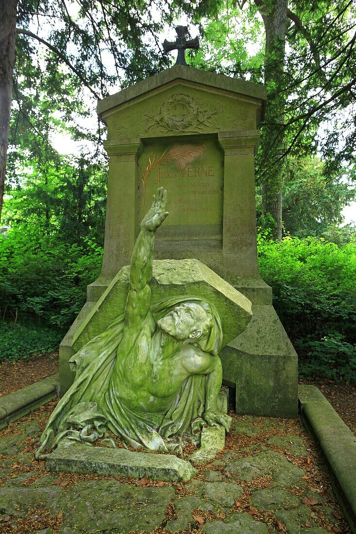 France, Somme, Amiens, Jules Verne's grave at the Madeleine cemetery in Amiens