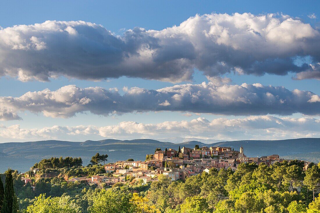 France, Vaucluse, regional natural park of Luberon, Roussillon, labeled the most beautiful villages of France