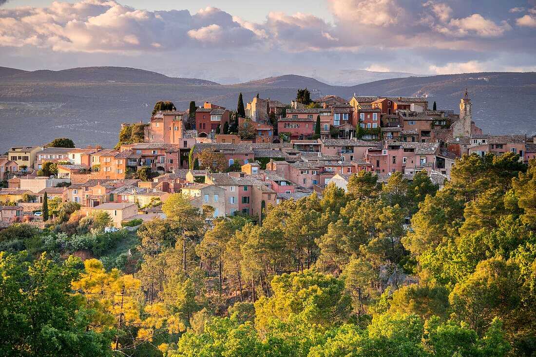 France, Vaucluse, regional natural park of Luberon, Roussillon, labeled the most beautiful villages of France