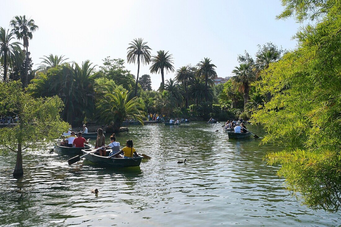 Spanien, Katalonien, Barcelona, La Ribera, Ciutadella-Park, von Josep Fontseré für die Weltausstellung von 1888 gegründeter Park mit Booten auf dem Teich