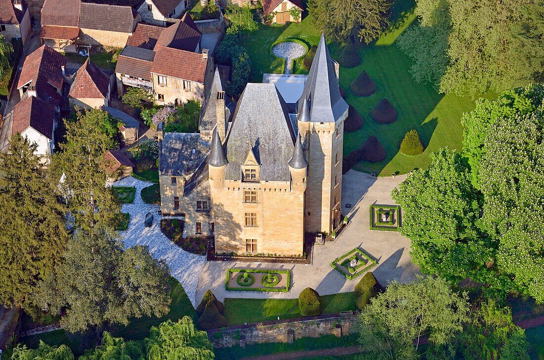 France, Dordogne, Perigord Noir, Vezere Valley, Saint Leon sur Vezere, labelled Les Plus Beaux Villages de France (The Most Beautiful Villages of France), village built in a loop Vezere, castle of Clerans (aerial view)