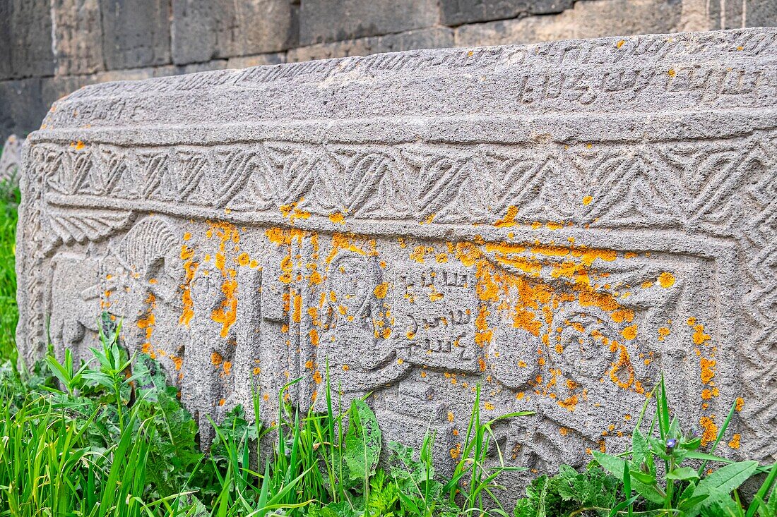 Armenien, Region Syunik, Vaghatin, Vorotnavank-Kloster (11. Jahrhundert), geschnitztes Grab