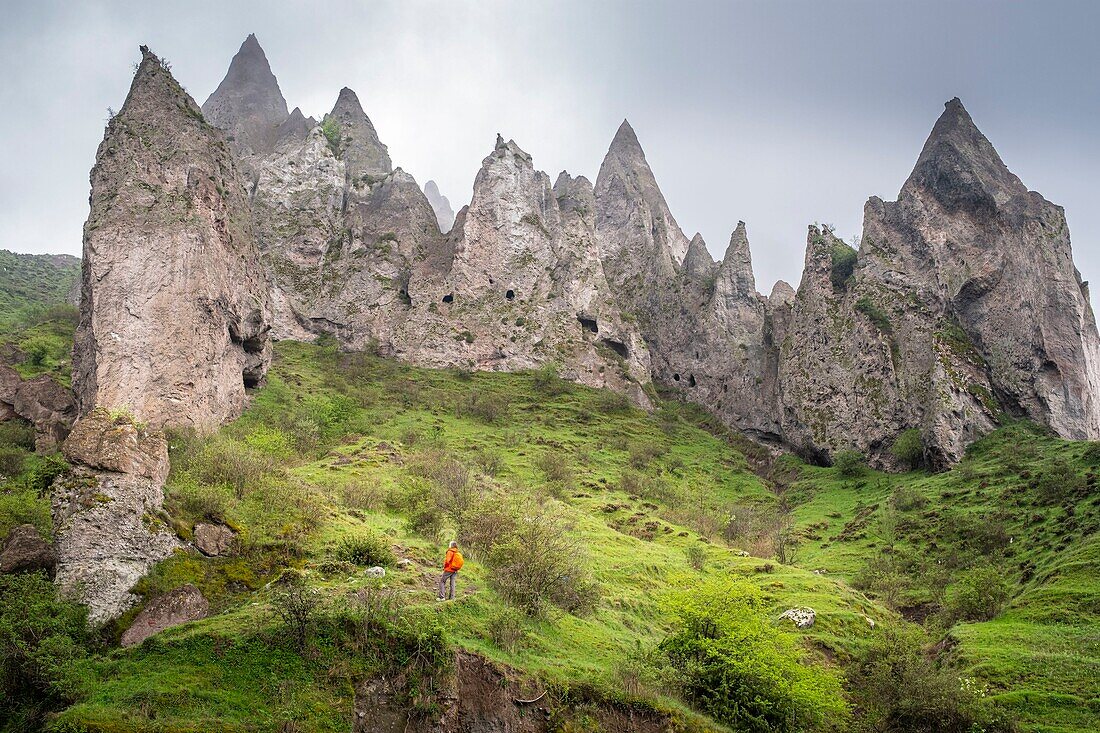 Armenien, Region Syunik, Goris, Alt-Goris, berühmt für seine alten Troglodyten-Behausungen in Feenkaminen