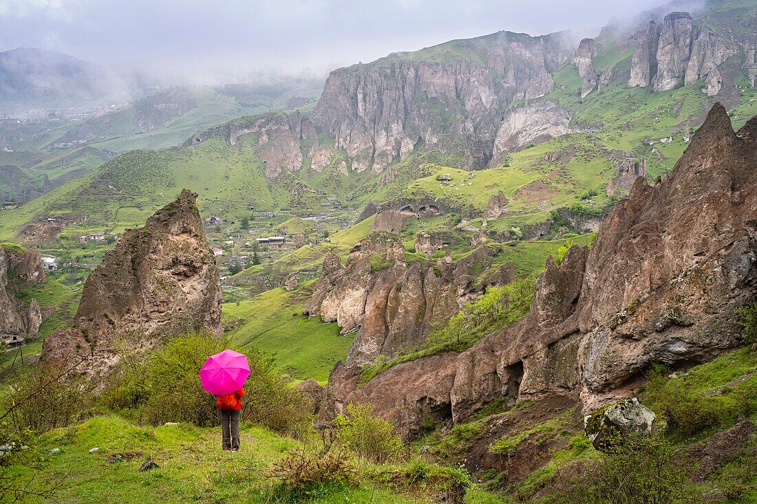 Armenien, Region Syunik, Goris, Alt-Goris, berühmt für seine alten Troglodyten-Behausungen in Feenkaminen