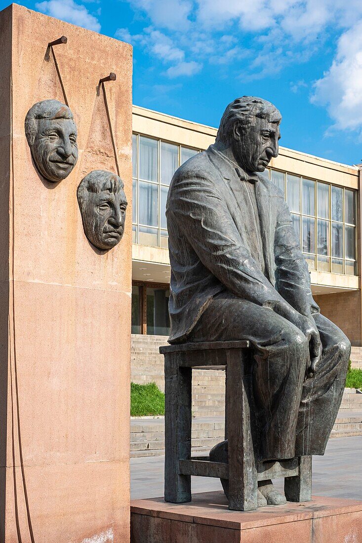 Armenia, Shirak region, Gyumri, historic district or Kumayri, statue of the Armenian actor Mher Mkrtchian better known by his stage name Frounzik Mkrtchian in front of Vardan Ajemyan Drama Theater