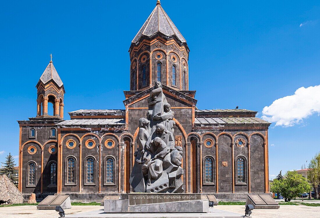 Armenien, Region Schirak, Gjumri, historisches Viertel oder Kumayri, Allerheiligen- oder Surp-Amenaprkich-Kirche und das Denkmal für die Opfer des Erdbebens von 1988