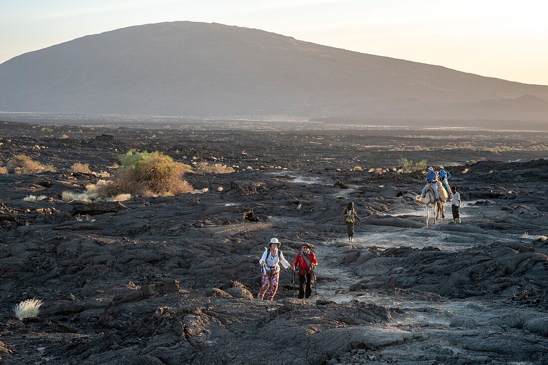 Ethiopia, Afar depression, Erta Ale volcano, trekkers