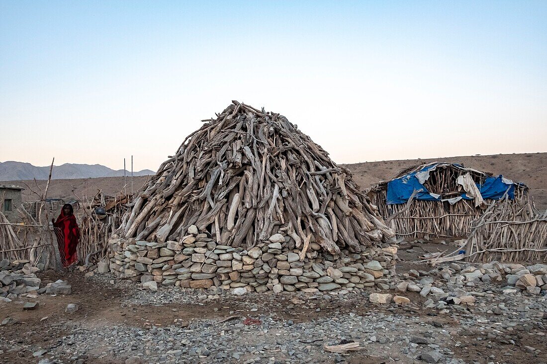 Äthiopien, Afar-Regionalstaat, Wadi Saba, Afar-Dorf in der Morgendämmerung