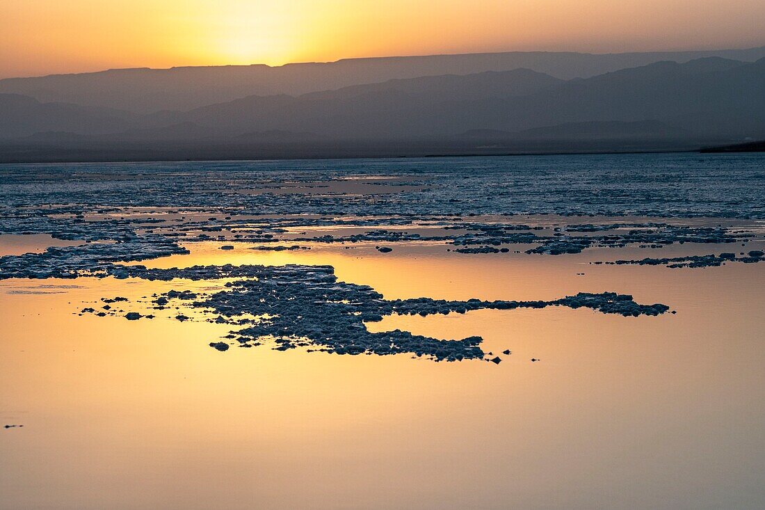 Äthiopien, Afar-Regionalstaat, Danakil-Senke, Karoum-See bei Sonnenuntergang