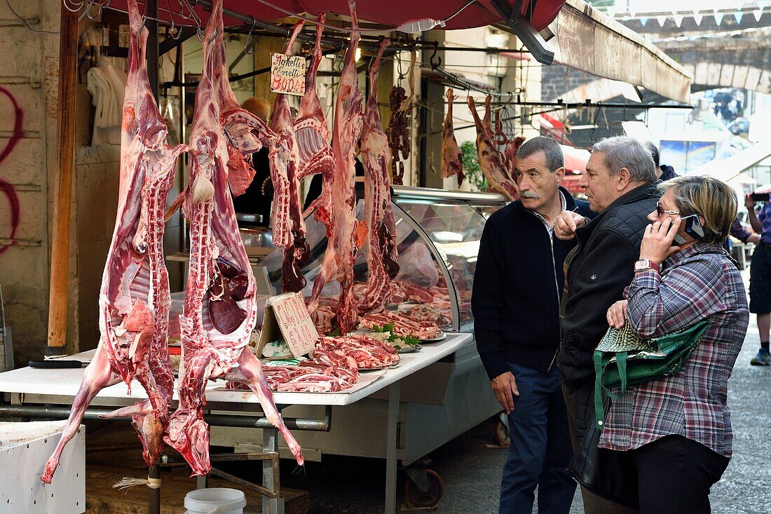 Italien, Sizilien, Catania, Barockstadt, die zum UNESCO-Welterbe gehört, der Pescheria-Morgenmarkt im Domviertel, Fleischverkauf