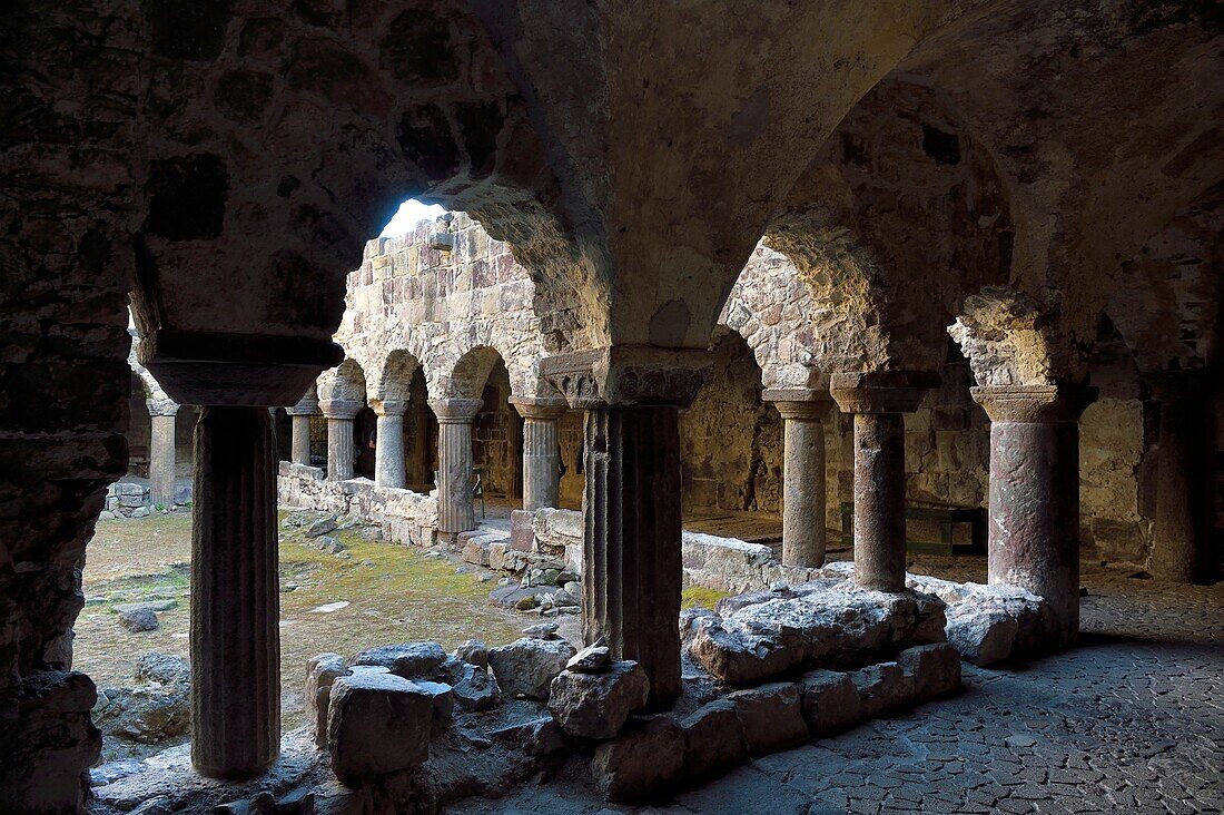 Italien, Sizilien, Äolische Inseln, von der UNESCO zum Weltkulturerbe erklärt, Insel Lipari, Lipari, Concattedrale di San Bartolomeo (St. Bartholomäus-Kathedrale), das normannische Kloster, das 1131 vom normannischen König Ruggiero II. errichtet wurde