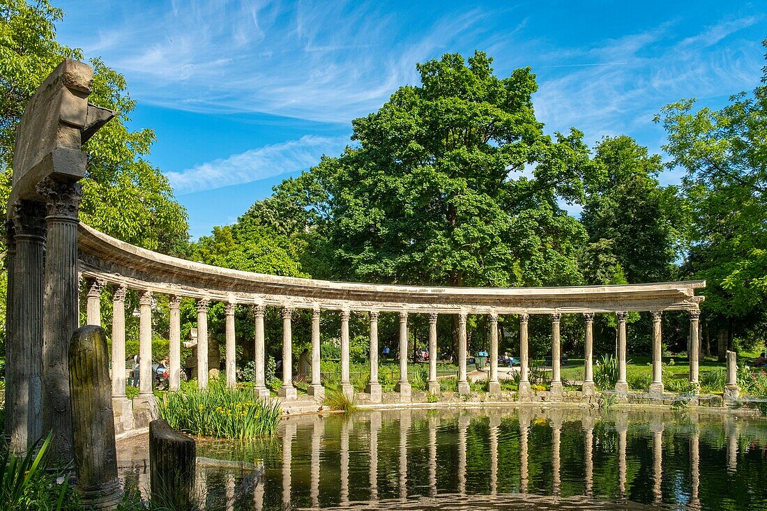 France, Paris, Parc Monceau, Naumachie, oval basin bordered by a Corinthian colonnade