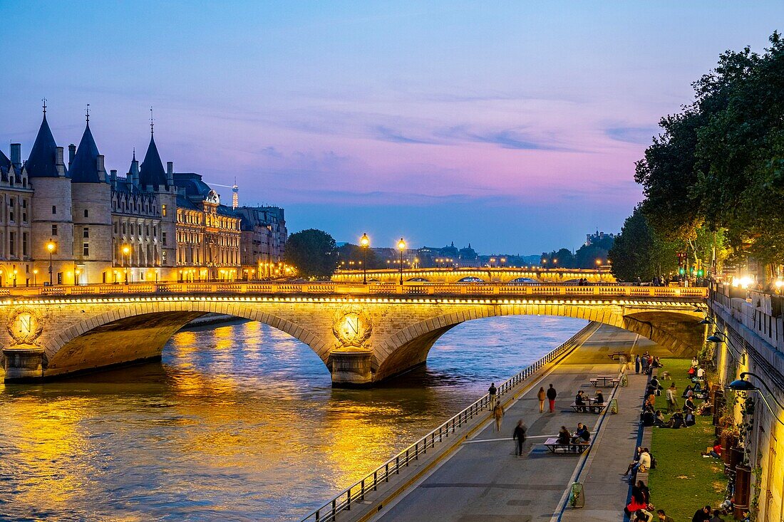 Frankreich, Paris, von der UNESCO zum Weltkulturerbe erklärtes Gebiet, die Change-Brücke und die Conciergerie