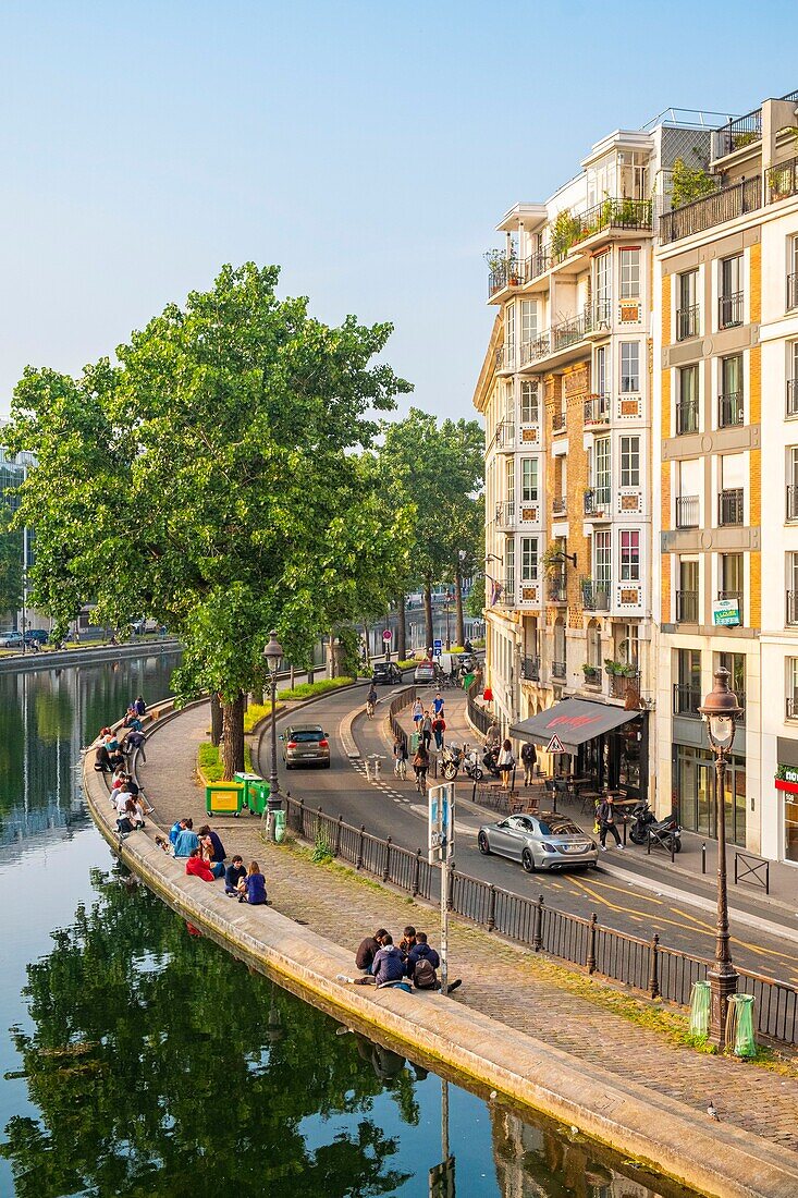 France, Paris, the Canal Saint Martin, Quai de Jemmapes