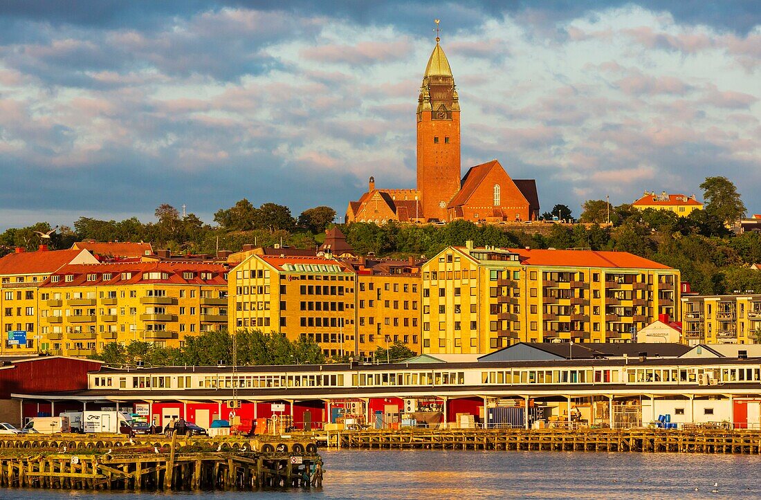 Schweden, Vastra Gotaland, Göteborg (Göteborg), Schweden, Vastra Gotaland, Göteborg (Göteborg), Fischereihafen und die Masthugg-Kirche (Masthuggskyrkan)