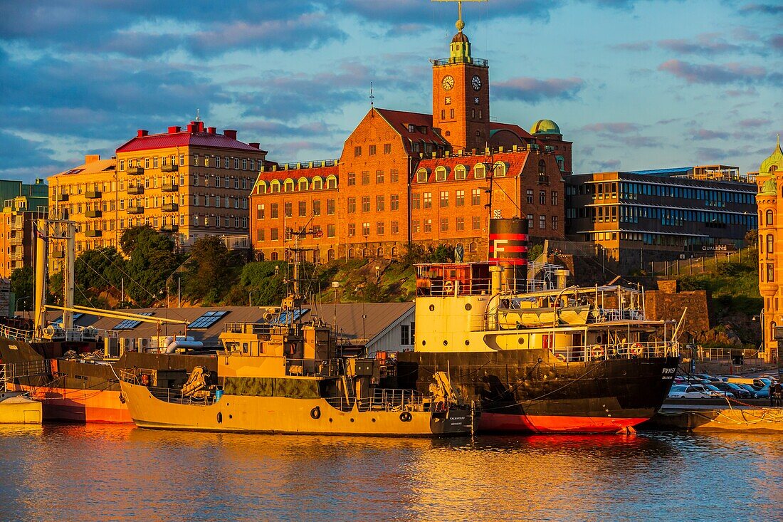 Sweden, Vastra Gotaland, Goteborg (Gothenburg), the floating maritime museum and Kvarnberget and his clock