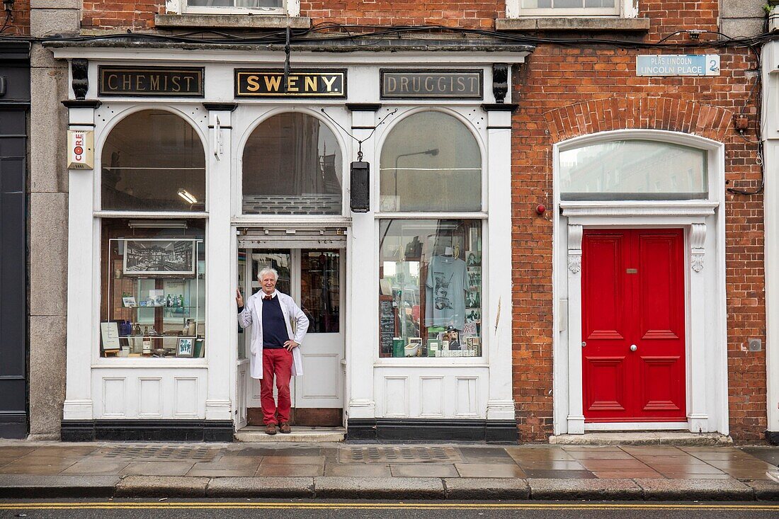 Ireland, Dublin, Lincoln Place, the Sweny pharmacy quoted in the book Ulysses now serves as a museum to the glory of James Joyce with daily readings, manager PJ Murphy in a white coat