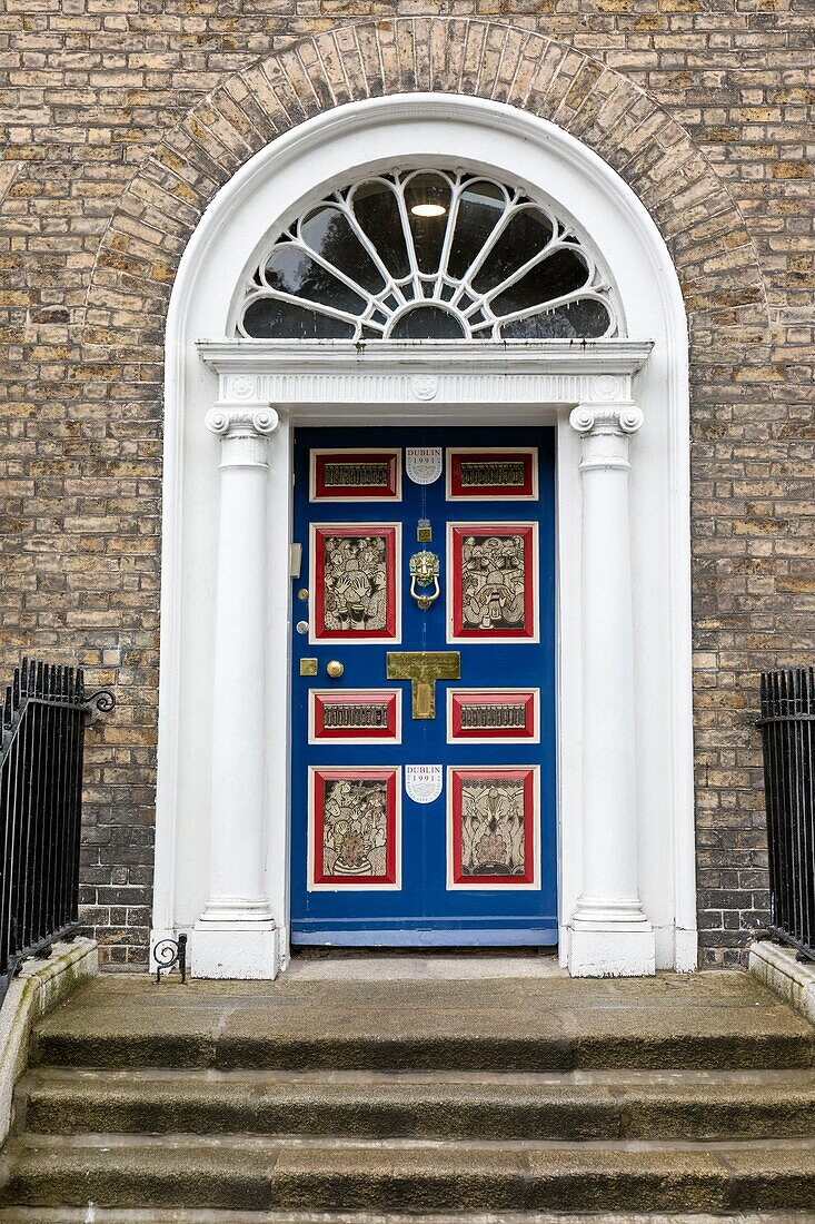 Ireland, Dublin, Merrion Square, the famous colorful doors and their brass knobs and handles typically from Georgian art