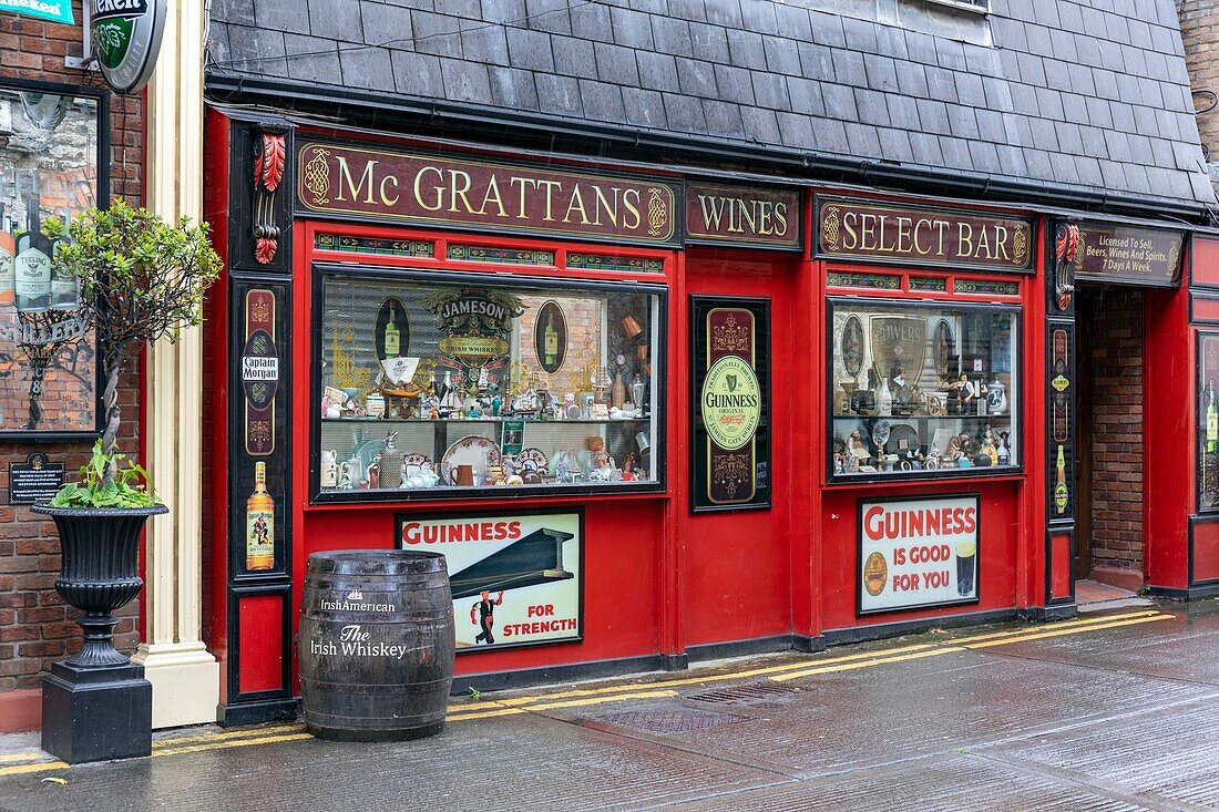 Ireland, Dublin, Fitzwilliam Lane, Mc Grattans Pub Café Bar